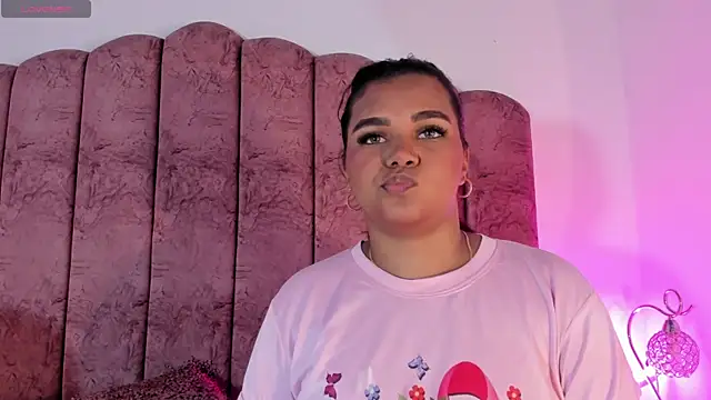 Snapshot of Carolina_Evanss chatting on 12-21-25, 03:46 Carolina Evanss online show from 12-21-25, 03:46