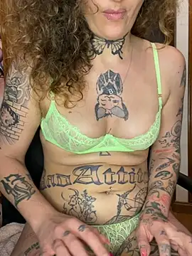 Snapshot of BlazyKitsune- chatting on 03-04-25, 06:29 BlazyKitsune- online show from 03-04-25, 06:29