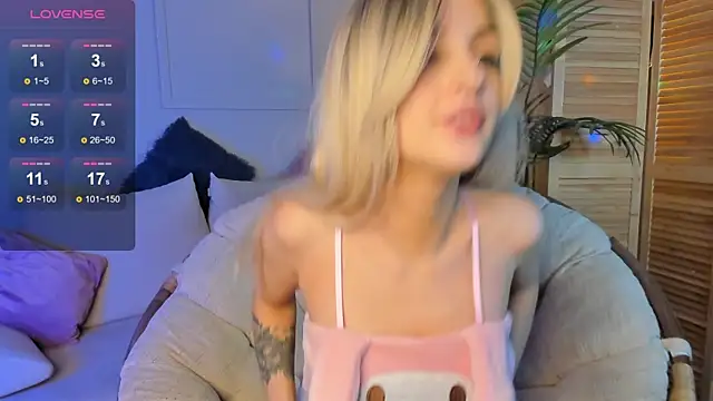 Snapshot of Katty_Lights chatting on 12-14-24, 06:02 Katty Lights online show from 12-14-24, 06:02