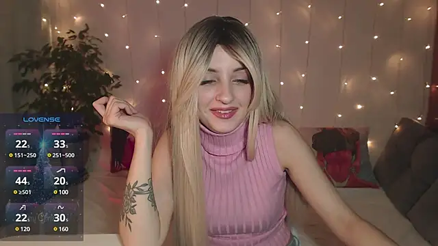 Snapshot of Katty_Lights chatting on 12-31-24, 11:49 Katty Lights online show from 12-31-24, 11:49