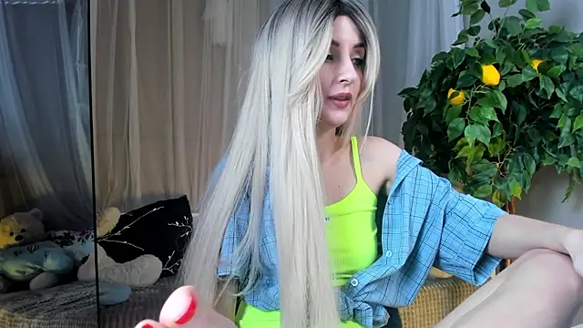 Snapshot of Katty_Lights chatting on 01-27-25, 02:13 Katty Lights online show from 01-27-25, 02:13