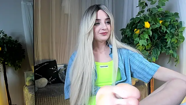 Snapshot of Katty_Lights chatting on 01-27-25, 05:37 Katty Lights online show from 01-27-25, 05:37