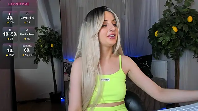 Snapshot of Katty_Lights chatting on 02-28-25, 10:39 Katty Lights online show from 02-28-25, 10:39