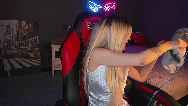 Snapshot of Katty_Lights chatting on 03-06-25, 11:31 Katty Lights online show from 03-06-25, 11:31