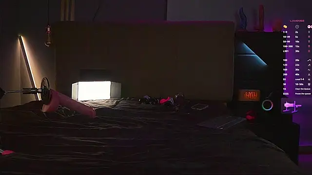 samuel boy tatoo online show from 11-30-25, 04:27