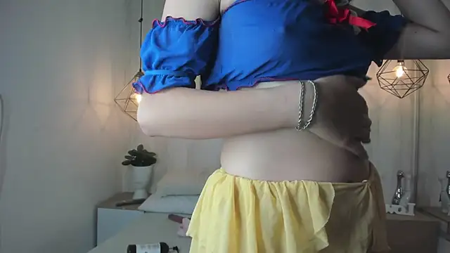 Snapshot of Theia_moon chatting on 12-03-24, 12:49 Theia moon online show from 12-03-24, 12:49