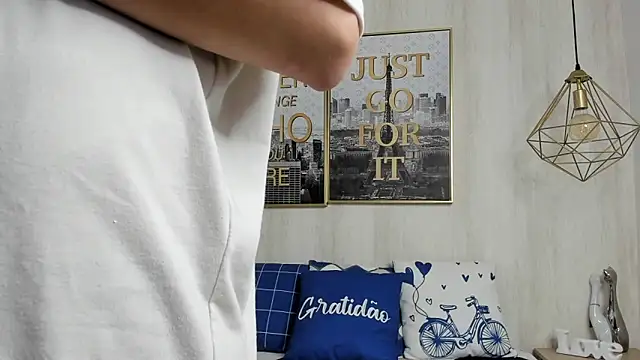 Snapshot of Theia_moon chatting on 12-10-24, 12:38 Theia moon online show from 12-10-24, 12:38