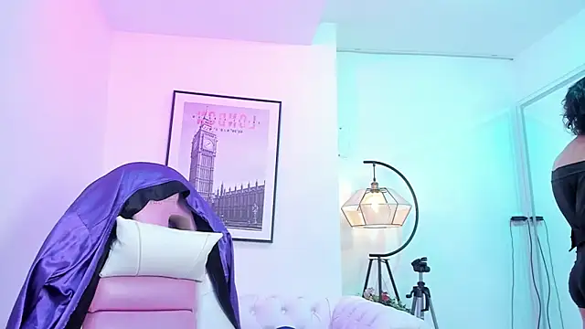 Snapshot of Theia_moon chatting on 02-04-25, 12:33 Theia moon online show from 02-04-25, 12:33