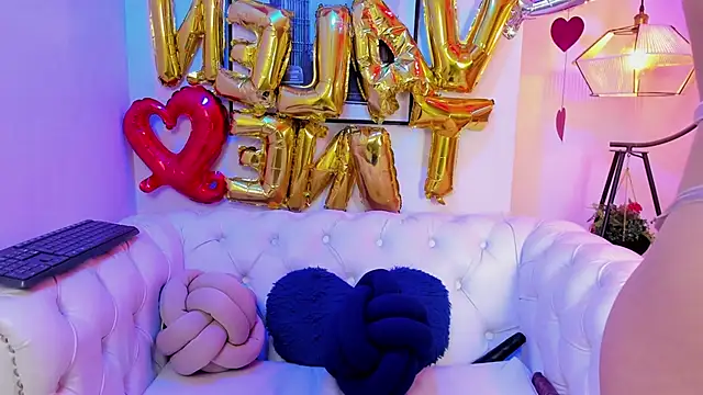 Snapshot of Theia_moon chatting on 02-14-25, 03:26 Theia moon online show from 02-14-25, 03:26