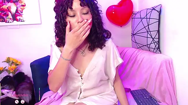 Snapshot of Theia_moon chatting on 02-16-25, 04:32 Theia moon online show from 02-16-25, 04:32