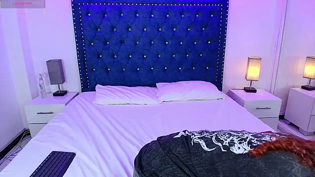 Snapshot of Theia_moon chatting on 01-18-26, 04:49 Theia moon online show from 01-18-26, 04:49