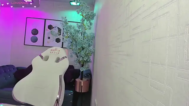 Snapshot of Theia_moon chatting on 03-09-26, 12:42 Theia moon online show from 03-09-26, 12:42