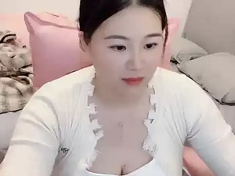 Snapshot of CE-A699 chatting on 12-23-25, 06:11 CE-A699 online show from 12-23-25, 06:11