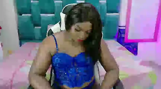 Snapshot of LuisaHottxx chatting on 02-20-25, 05:23 LuisaHottxx online show from 02-20-25, 05:23