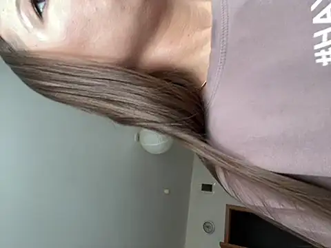 MiraMiss online show from 03-18-25, 07:08