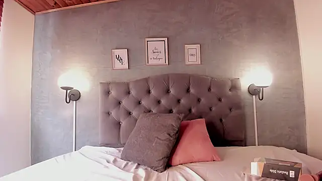 MeridaLane online show from 02-18-25, 03:54