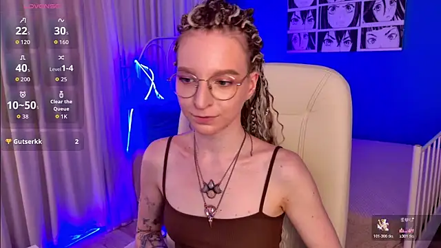 Snapshot of VioletShine chatting on 06-12-26, 01:21 VioletShine online show from 06-12-26, 01:21