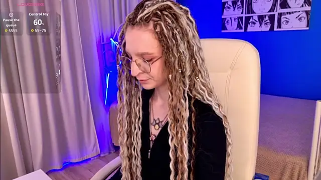 Snapshot of VioletShine chatting on 06-17-26, 01:12 VioletShine online show from 06-17-26, 01:12