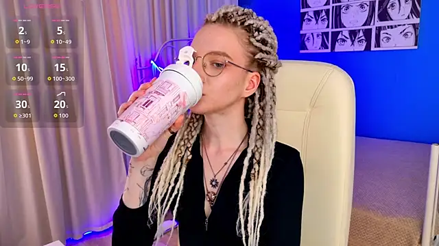 Snapshot of VioletShine chatting on 07-16-26, 01:06 VioletShine online show from 07-16-26, 01:06