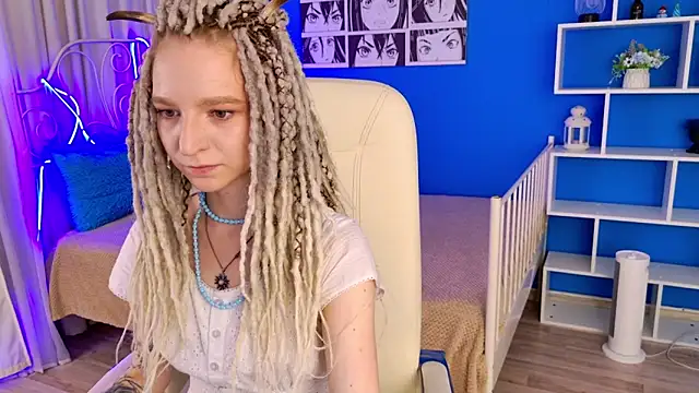 Snapshot of VioletShine chatting on 07-19-26, 01:04 VioletShine online show from 07-19-26, 01:04