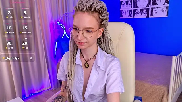 Snapshot of VioletShine chatting on 07-25-26, 12:47 VioletShine online show from 07-25-26, 12:47