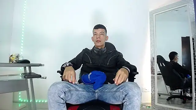 Snapshot of Favel_Gomez7 chatting on 12-23-24, 12:19 Favel Gomez7 online show from 12-23-24, 12:19