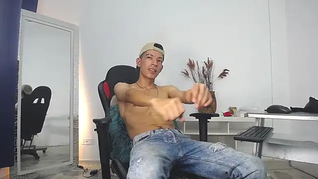 Snapshot of Favel_Gomez7 chatting on 01-18-25, 04:26 Favel Gomez7 online show from 01-18-25, 04:26