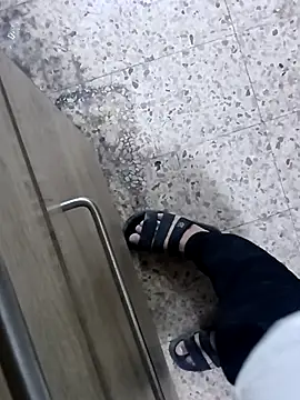 Snapshot of Steve98768 chatting on 10-29-25, 08:43 Steve98768 online show from 10-29-25, 08:43