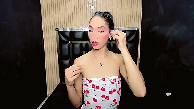 Luna and valery online show from 04-17-26, 07:39