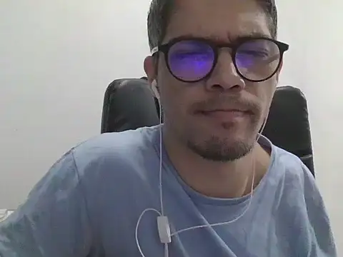 Snapshot of DiGabriel chatting on 09-18-25, 04:58 DiGabriel online show from 09-18-25, 04:58