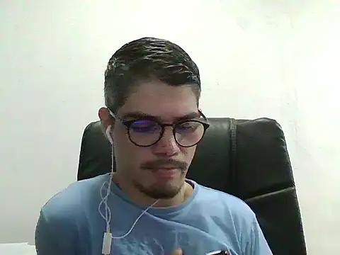 Snapshot of DiGabriel chatting on 02-06-26, 05:56 DiGabriel online show from 02-06-26, 05:56