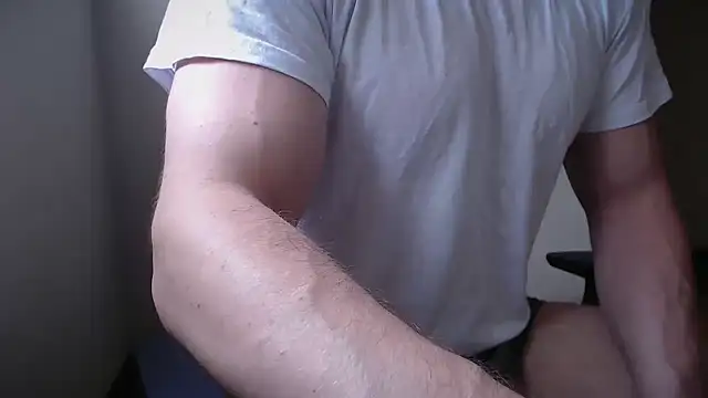 Snapshot of Mrbiceps23 chatting on 07-30-26, 11:42 Mrbiceps23 online show from 07-30-26, 11:42