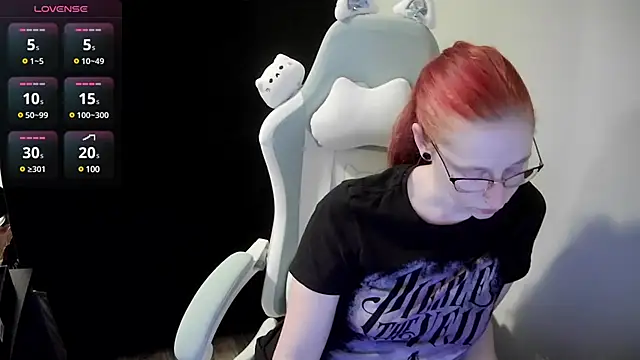 LilyFoxxx online show from 12-19-24, 05:18