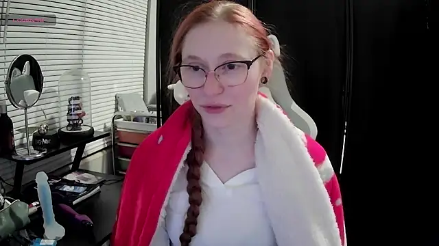 LilyFoxxx online show from 02-19-25, 04:23