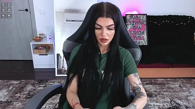 Snapshot of Tiffany_lab chatting on 02-01-26, 12:59 Tiffany lab online show from 02-01-26, 12:59