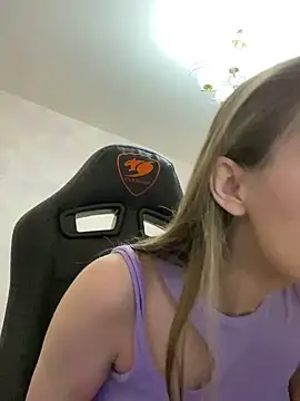 Snapshot of Burning_girlss chatting on 12-20-24, 01:25 Burning girlss online show from 12-20-24, 01:25