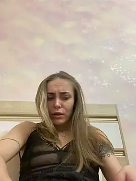 Snapshot of Burning_girlss chatting on 12-25-24, 01:20 Burning girlss online show from 12-25-24, 01:20