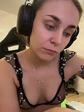 Snapshot of Burning_girlss chatting on 12-30-24, 01:26 Burning girlss online show from 12-30-24, 01:26