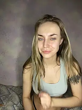 Snapshot of Burning_girlss chatting on 01-08-25, 10:27 Burning girlss online show from 01-08-25, 10:27