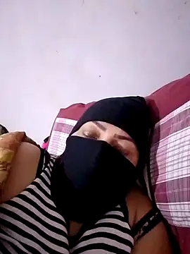 Snapshot of Osha10 chatting on 12-04-24, 10:30 Osha10 online show from 12-04-24, 10:30