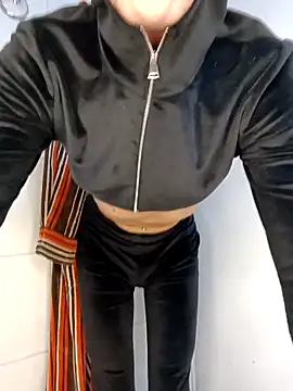 Snapshot of Skinnyshiny_boy chatting on 01-07-26, 12:51 Skinnyshiny boy online show from 01-07-26, 12:51