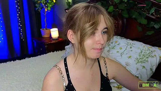 Snapshot of Inessa_Holiday chatting on 11-25-25, 03:01 Inessa Holiday online show from 11-25-25, 03:01