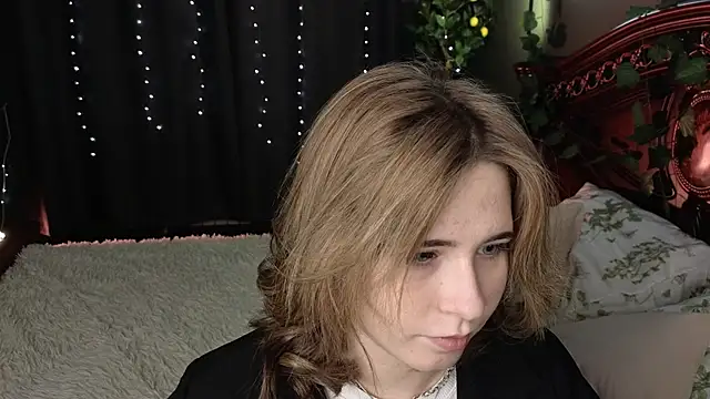 Snapshot of Inessa_Holiday chatting on 11-27-25, 02:52 Inessa Holiday online show from 11-27-25, 02:52