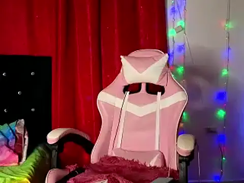 Snapshot of Sweet_xuee18 chatting on 01-17-25, 10:44 Sweet xuee18 online show from 01-17-25, 10:44