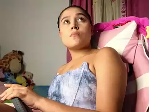 Snapshot of Sweet_xuee18 chatting on 03-06-25, 01:58 Sweet xuee18 online show from 03-06-25, 01:58