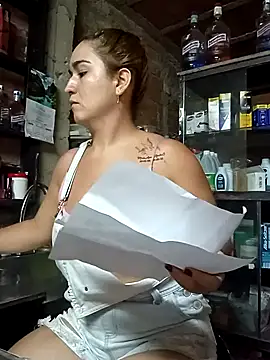 Snapshot of alexax0 chatting on 02-05-25, 10:44 alexax0 online show from 02-05-25, 10:44