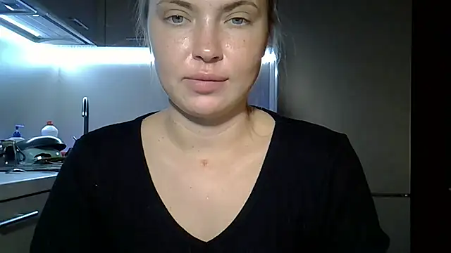 Snapshot of Lucky_Anna chatting on 11-19-25, 09:04 Lucky Anna online show from 11-19-25, 09:04