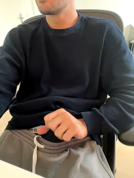 taallguyy 196 online show from 10-16-25, 09:21