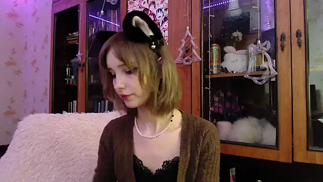 cloudgirrl online show from 01-18-25, 08:09