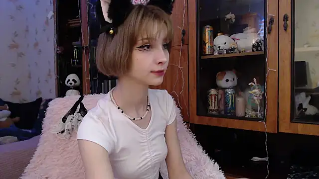 cloudgirrl online show from 02-15-25, 07:39